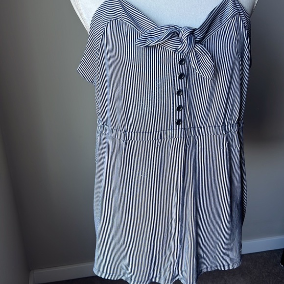 Ricki’s Top - Picture 4 of 11